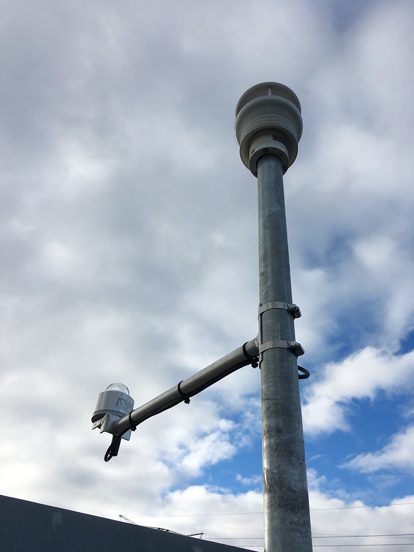 Kompaktstation mit Strahlungspyrometer